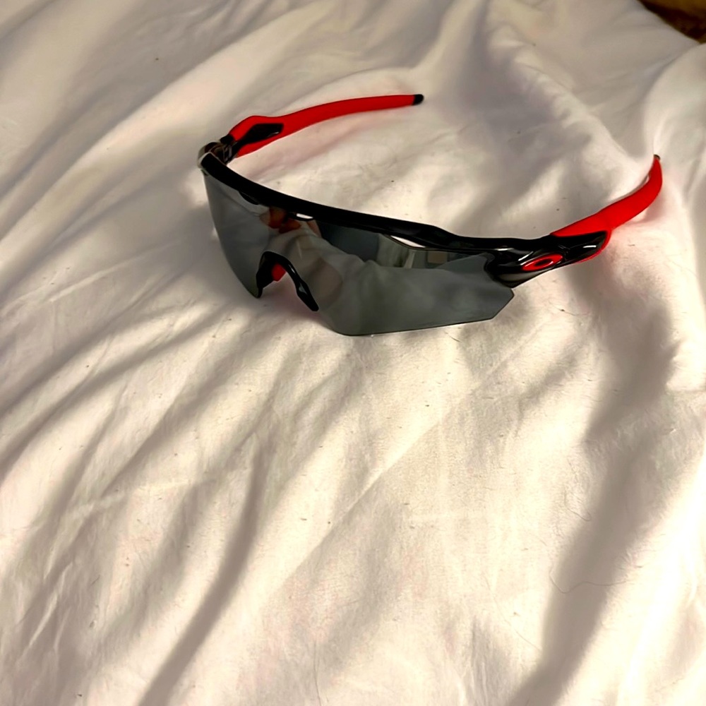 Oakley Mens Sunglass/ Black and Red/ Radar Polarized.. case included